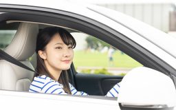 合宿免許の女性